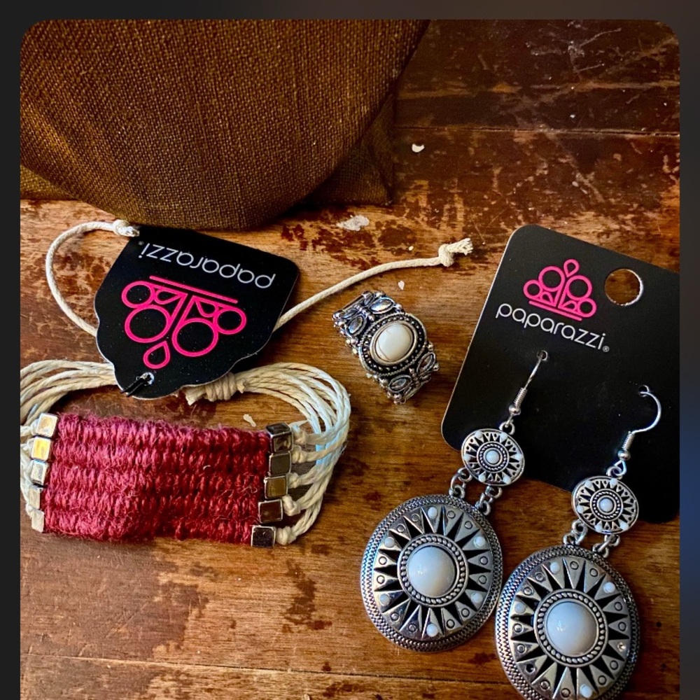 +*SOLD*+   Paparazzi Silver and White Bracelet, Ring, and earrings NWT